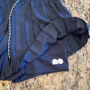 NWOT Naomi Osaka Nike tennis athletic short with pleating; sz M, navy blue